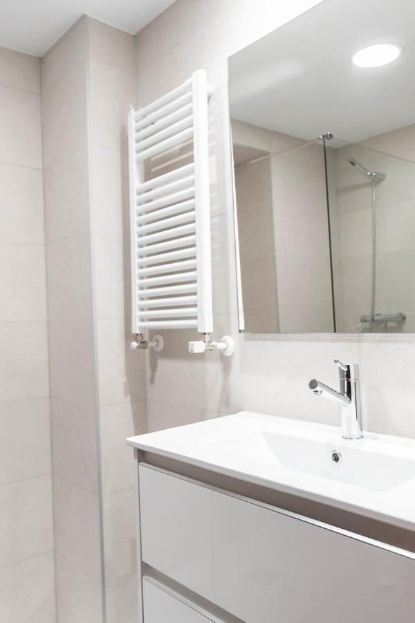 Funcional Y Renovado Apartamento En Iturrama Pamplona Luaran gambar