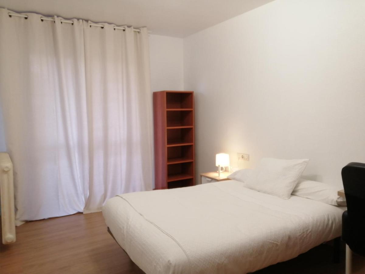 Funcional Y Renovado Apartamento En Iturrama Pamplona Luaran gambar
