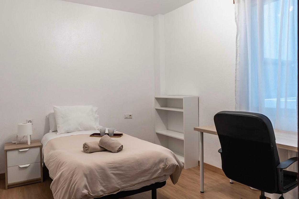 Funcional Y Renovado Apartamento En Iturrama Pamplona Luaran gambar