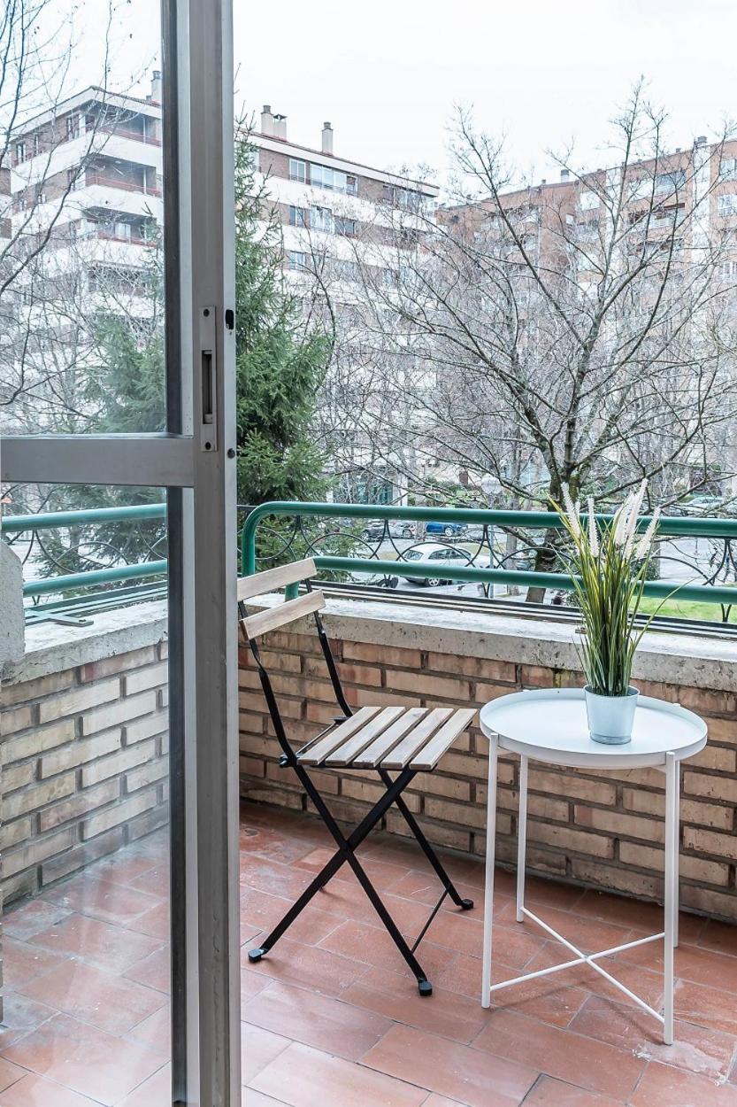 Funcional Y Renovado Apartamento En Iturrama Pamplona Luaran gambar