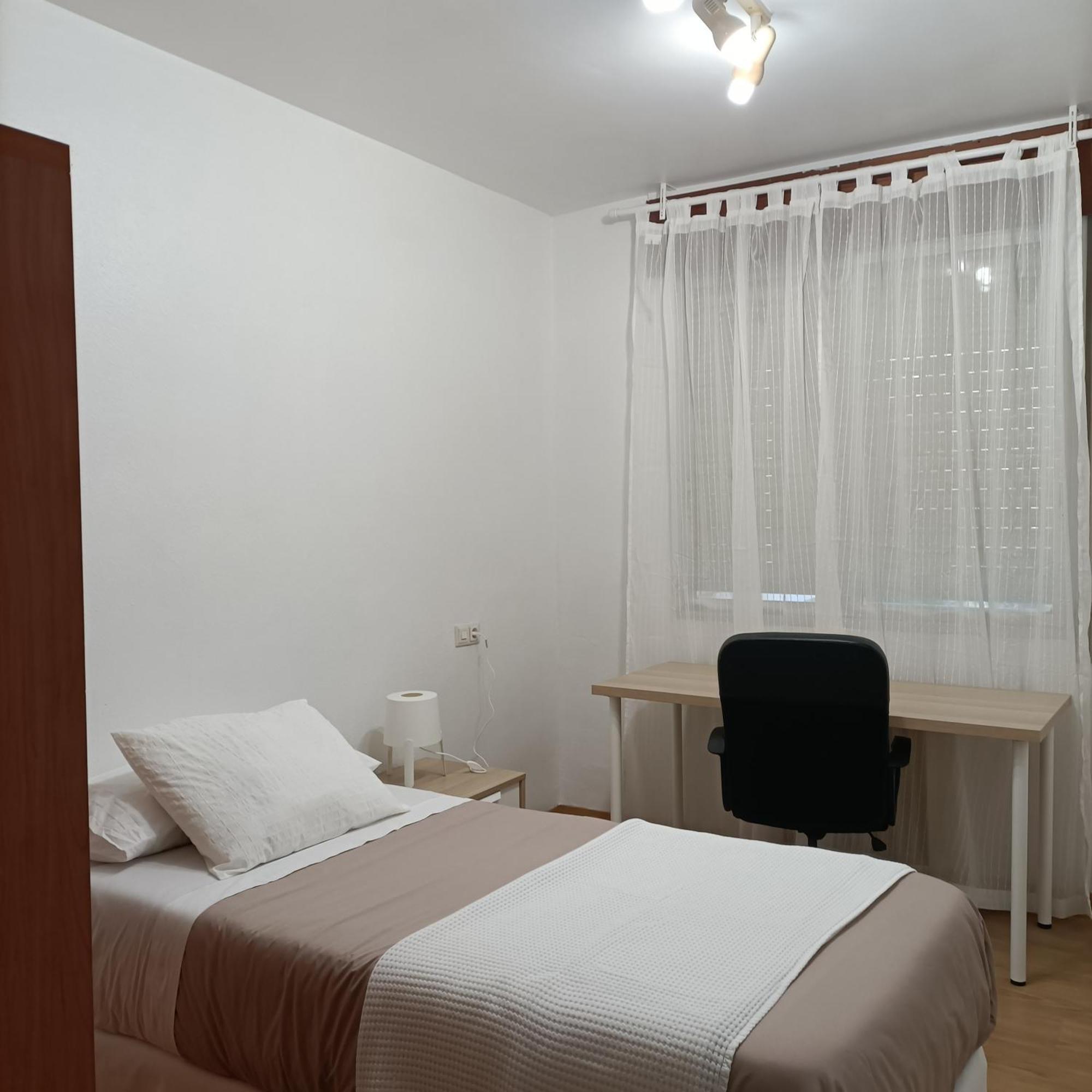 Funcional Y Renovado Apartamento En Iturrama Pamplona Luaran gambar